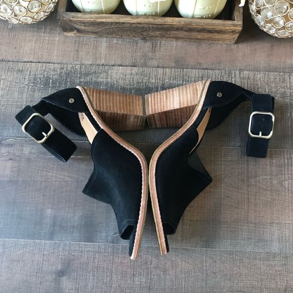 Ugg Aja Ankle Strap Block Heels - Picture 6 of 8